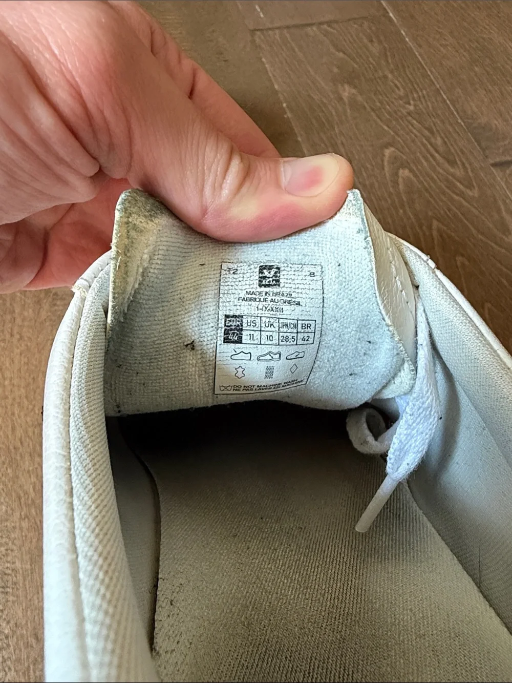 Veja White Leather Low-Top Sneakers with Black V Logo